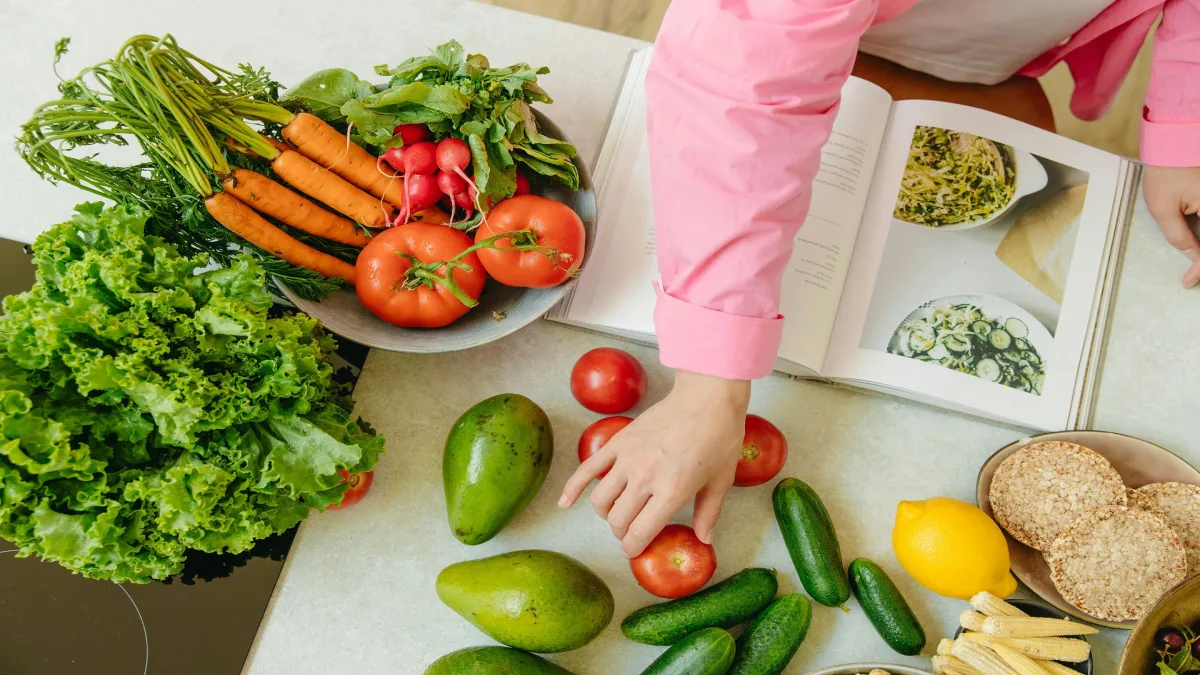 Aliments anti-inflammatoires : fruits, légumes, épices et oméga-3 pour une santé optimale